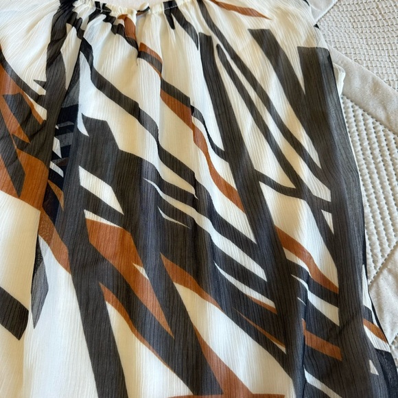 2/$10 New York & Co Tank w/ chiffon overlay Sz S white black & brown pattern - Picture 3 of 9